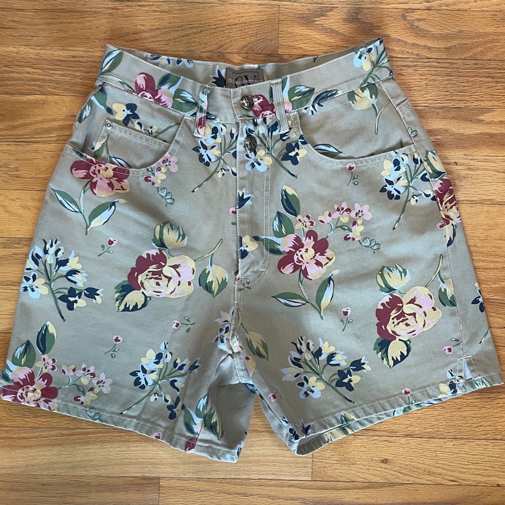 Vintage 1990s Gloria Vanderbilt Floral Denim Shorts